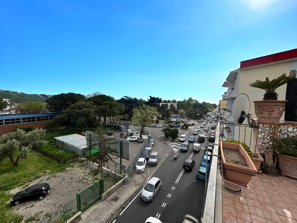 Appartamento a Napoli in Via Terracina, 425 - Foto 2