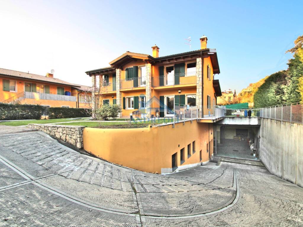 Villa a Torri del benaco in Via Volpara - Foto 2