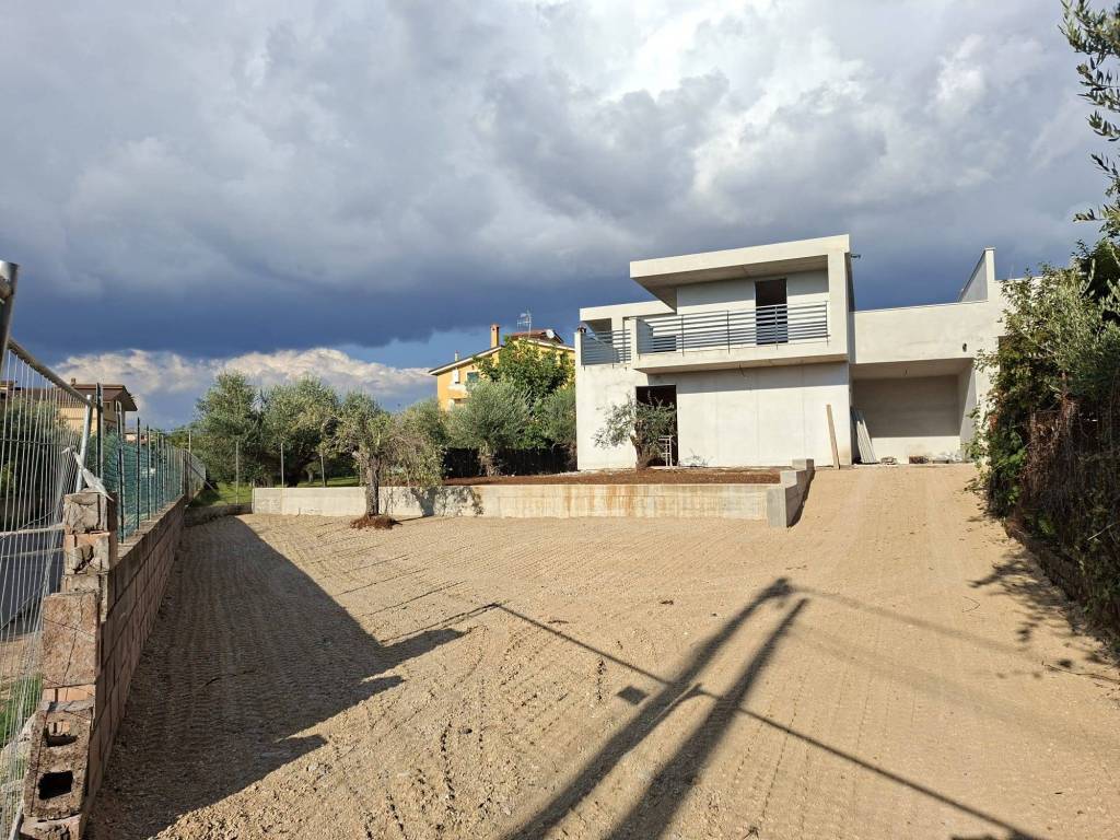 Villa a Cisterna di latina in Via Giovanni da Verrazzano, 21 - Foto 2