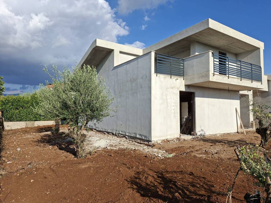 Villa a Cisterna di latina in Via Giovanni da Verrazzano, 21 - Foto 3