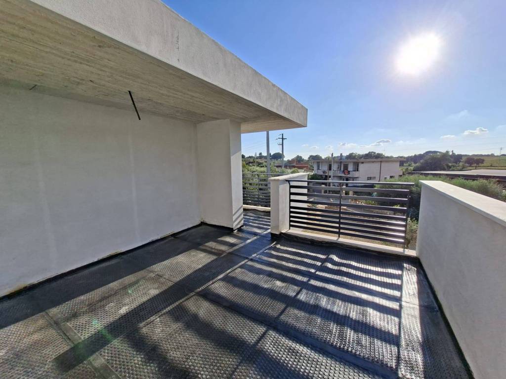Villa a Cisterna di latina in Via Giovanni da Verrazzano, 21 - Foto 5