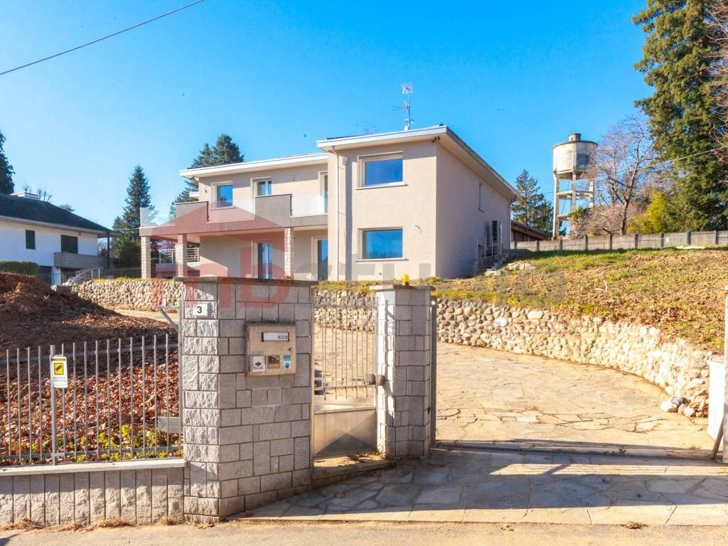 Villa a Venegono superiore in Via Don E. Vismara - Foto 2