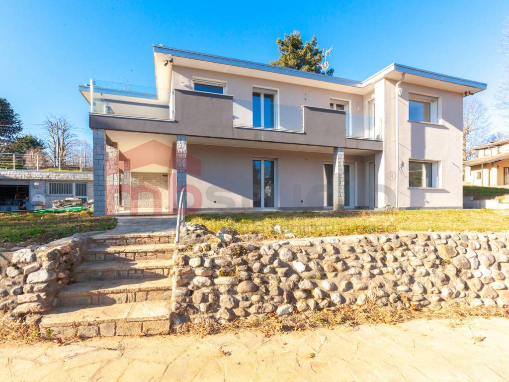 Villa a Venegono superiore in Via Don E. Vismara - Foto 4