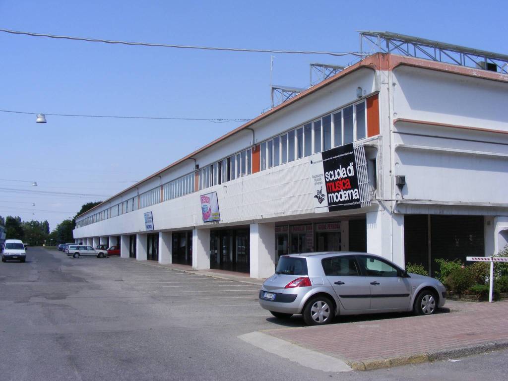 Immobile a Ferrara in Via del Commercio, 50 - Foto 3