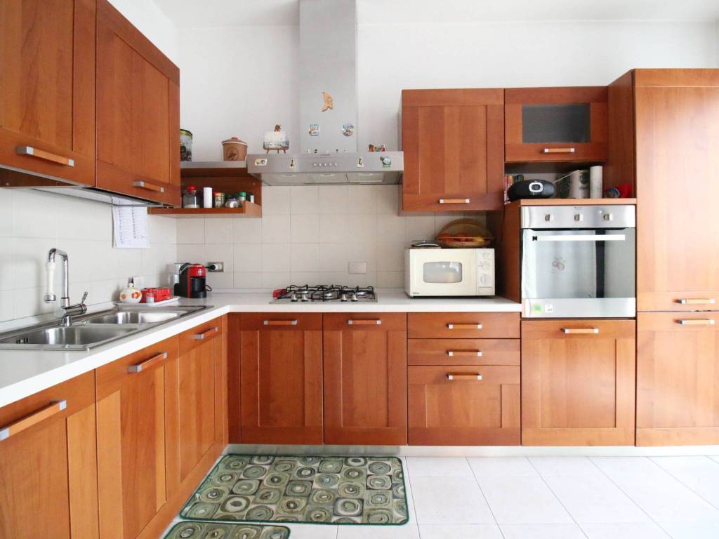 Appartamento a Caronno pertusella in Via John Fitzgerald Kennedy, 471 - Foto 3
