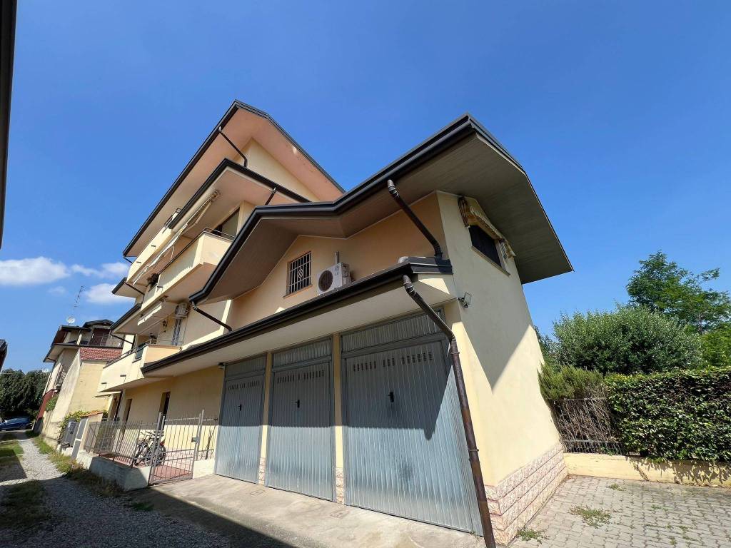 Appartamento a Samarate in Via Zara, 26 - Foto 2