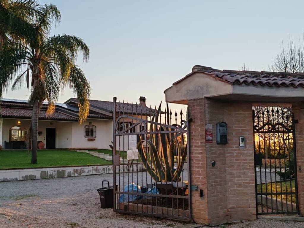 Villa a Cisterna di latina in Via Conca, 42 - Foto 2