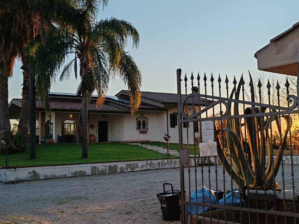 Villa a Cisterna di latina in Via Conca, 42 - Foto 3