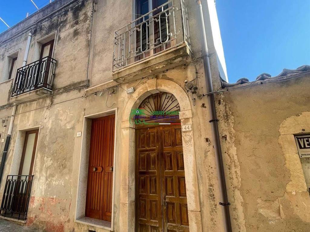 Casa indipendente a Chiaramonte gulfi in VIA SER. AMABILE GUASTELLA - Foto 2