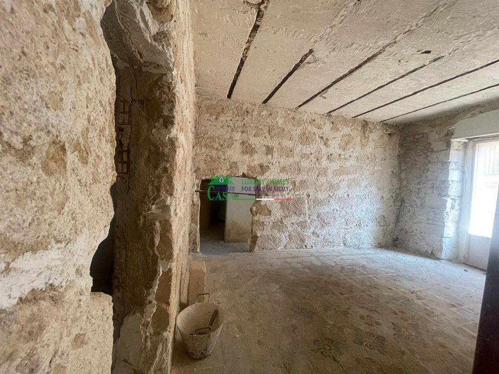 Casa indipendente a Chiaramonte gulfi in VIA SER. AMABILE GUASTELLA - Foto 5