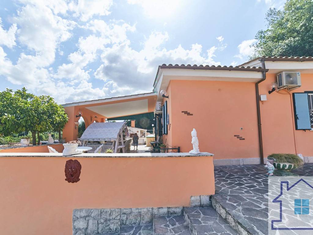 Villa a Aprilia in Via dell'Acqua Solfa, 49 - Foto 2