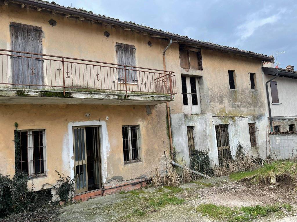 Rustico / casale a Castiglione delle stiviere in Via Morti dell'Astore - Foto 4