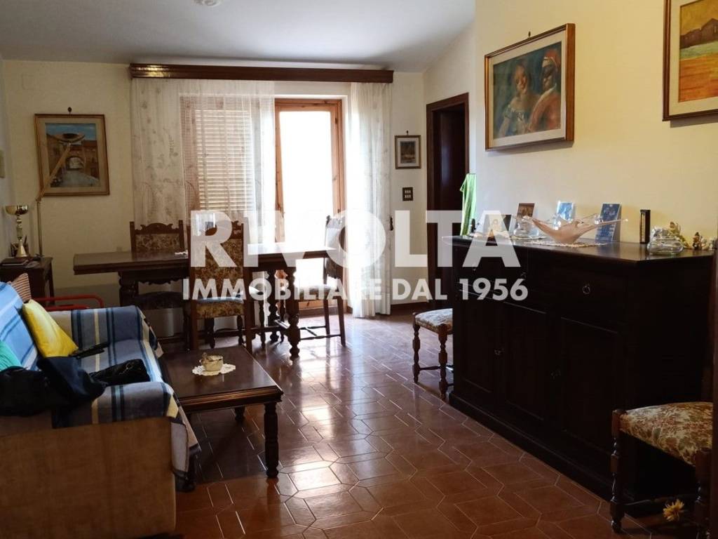 Attico / mansarda a Bagnoregio in Via Mantes la Jolie - Foto 2