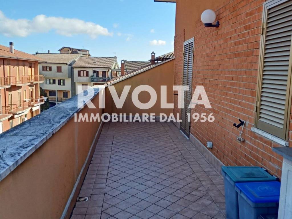 Attico / mansarda a Bagnoregio in Via Mantes la Jolie - Foto 4