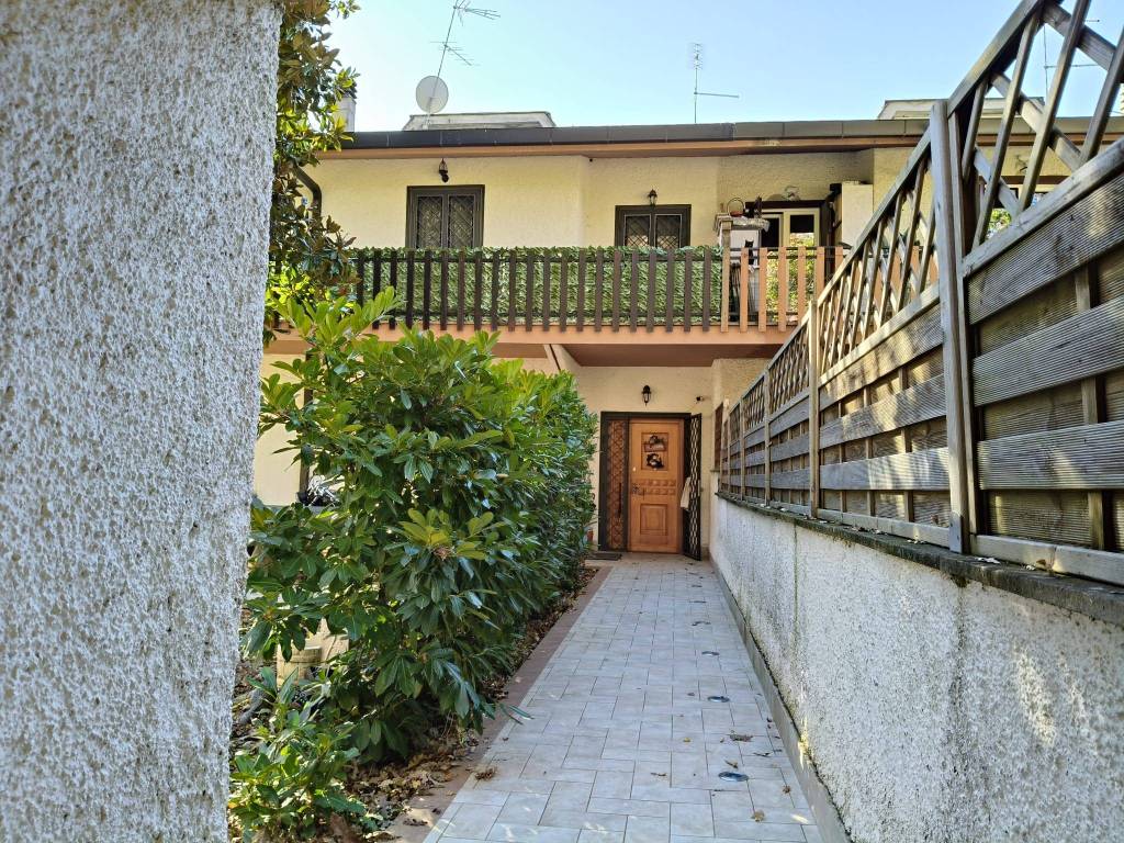 Casa indipendente a Ariccia in Viale dei Cerri - Foto 3