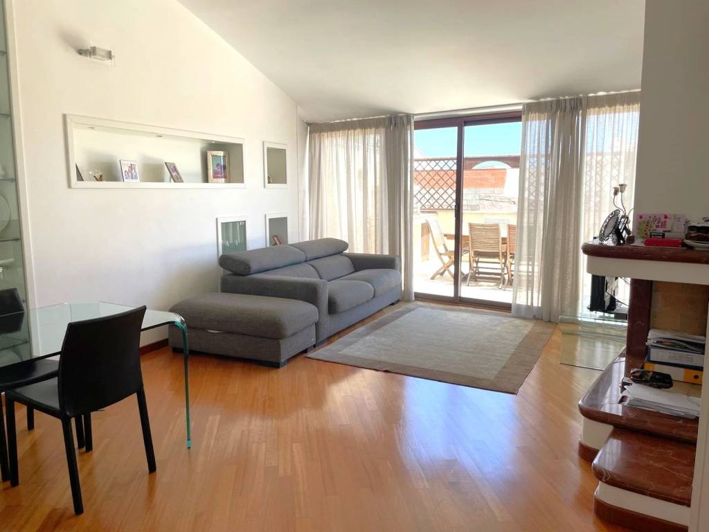 Appartamento a Quartu sant'elena in Piazza 4 Novembre - Foto 2