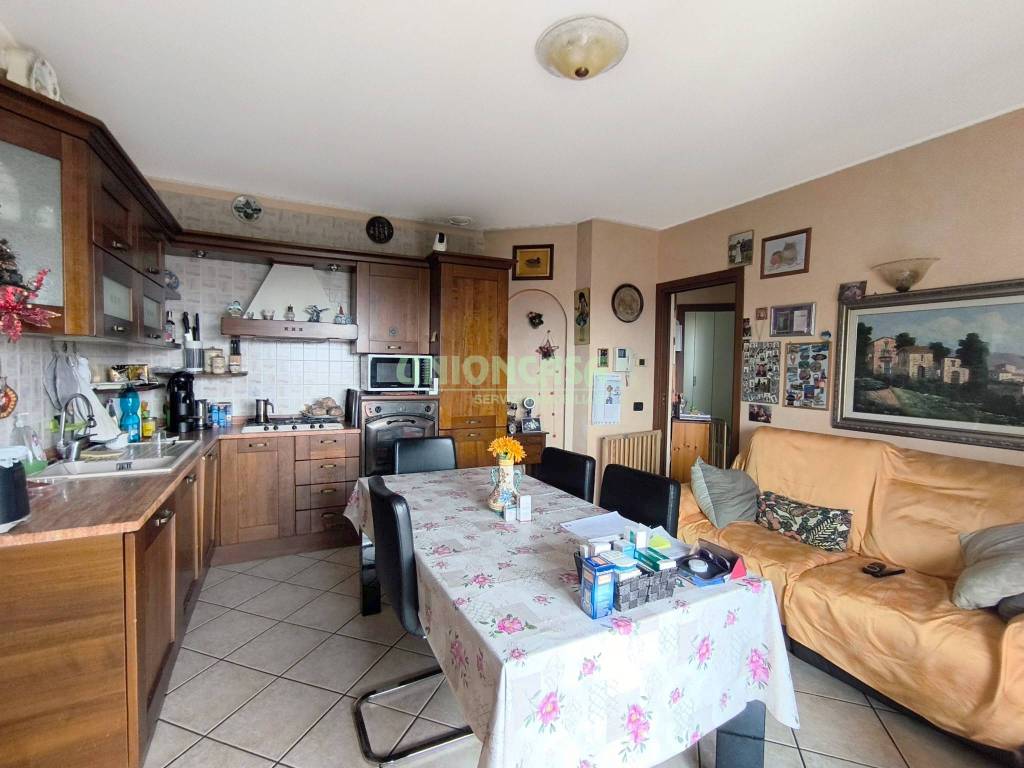 Appartamento a Tradate in Via Ippolito Pindemonte - Foto 5