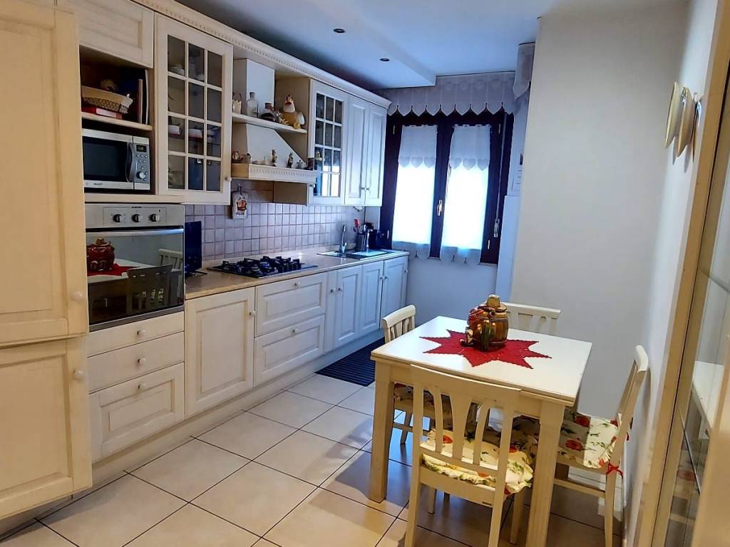 Appartamento a Terni in Via Giacinto Menotti Serrati - Foto 2