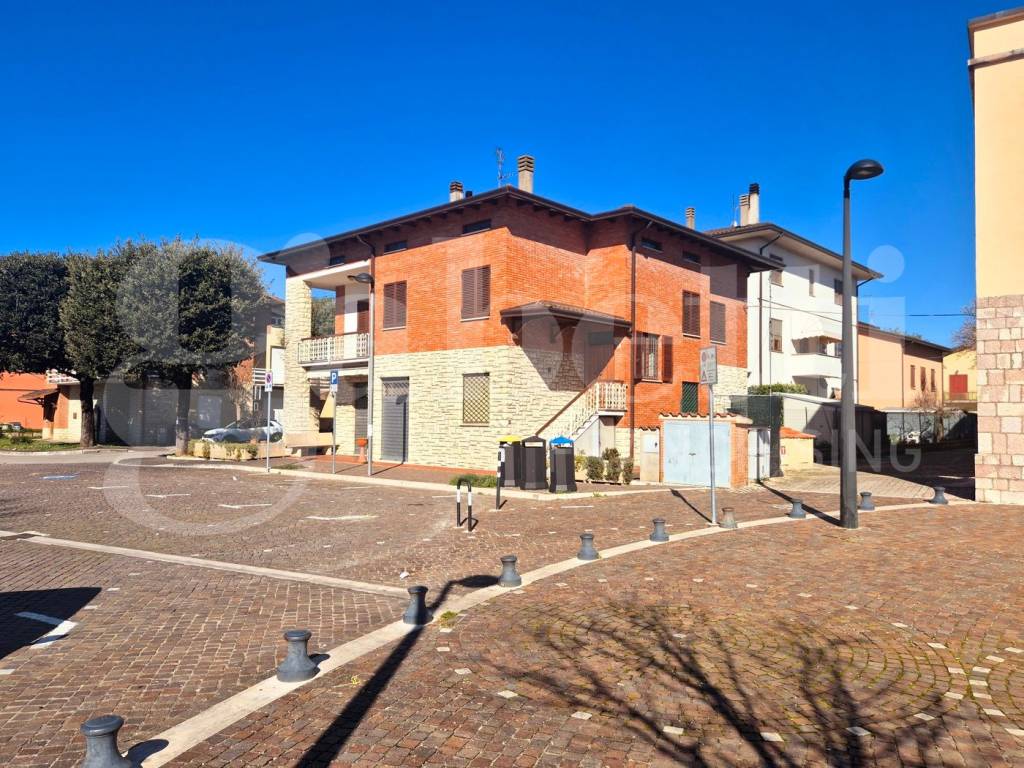 Casa indipendente a Bettona in PIAZZA DEL POPOLO , 3 - Foto 3