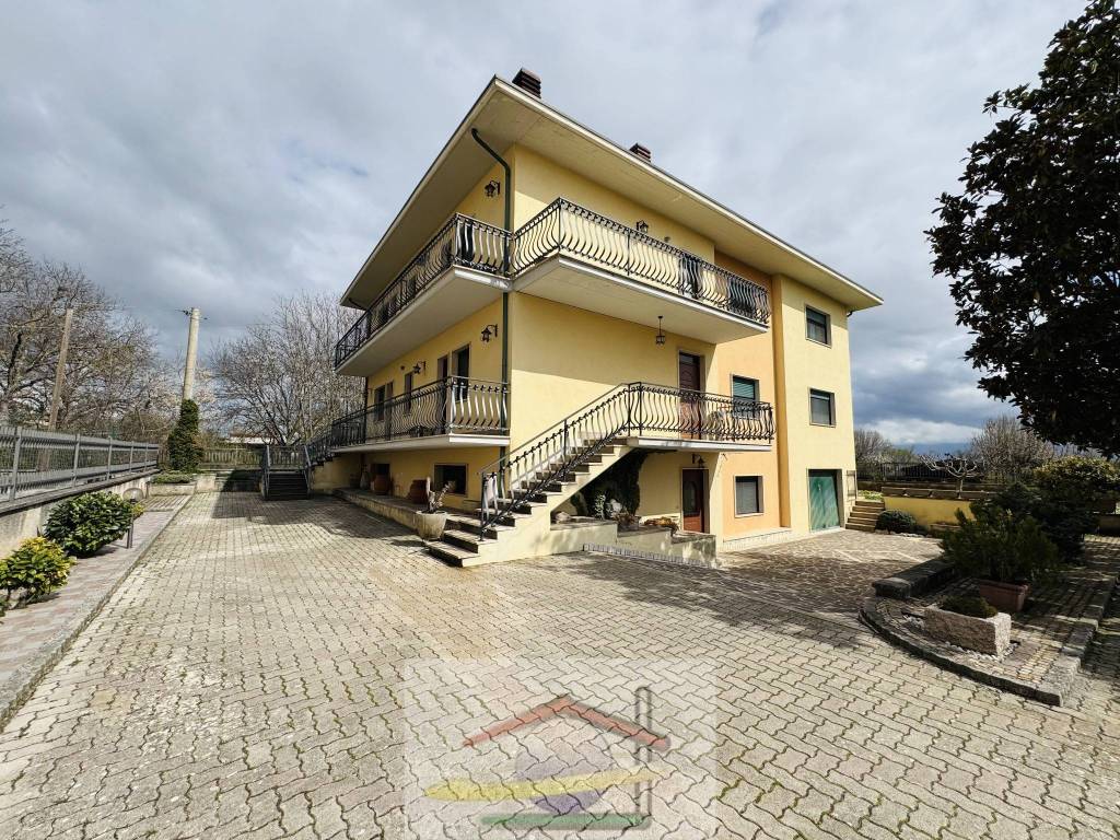 Villa a Avezzano in Via Michelangelo Buonarroti, 44 - Foto 2