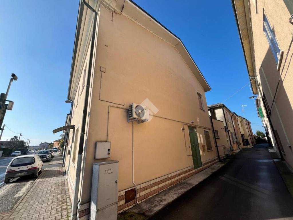 Villa a Castelbelforte in Via Cavour - Foto 2