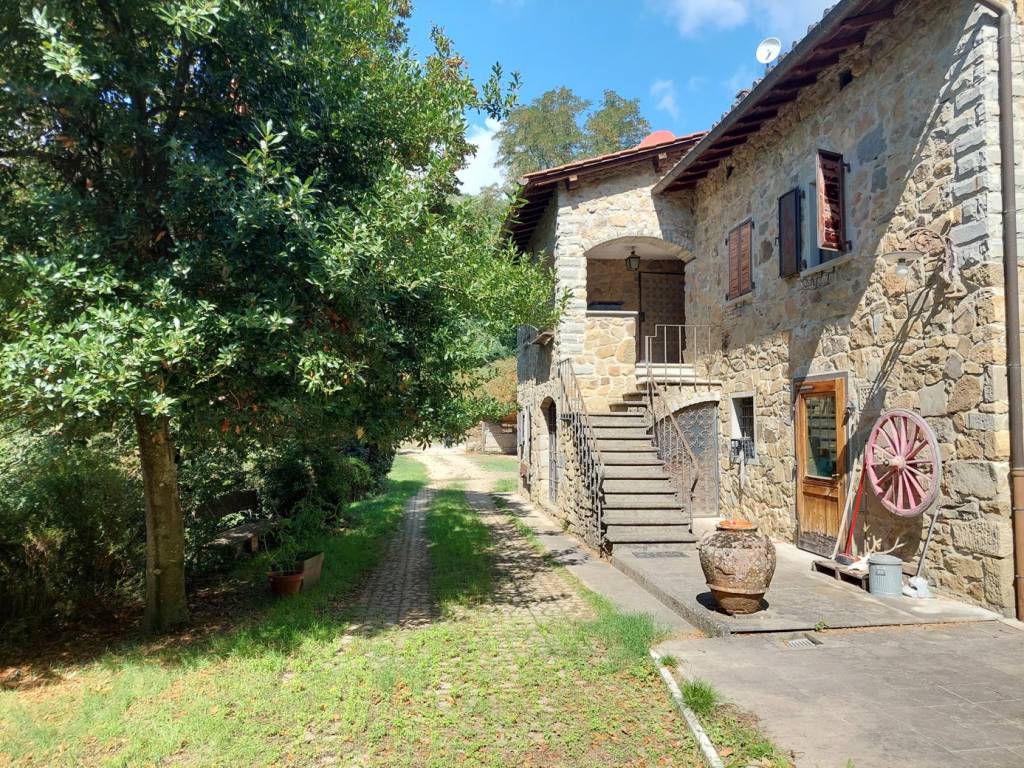 Rustico / casale a Pistoia in Via Stazione di Corbezzi - Foto 2