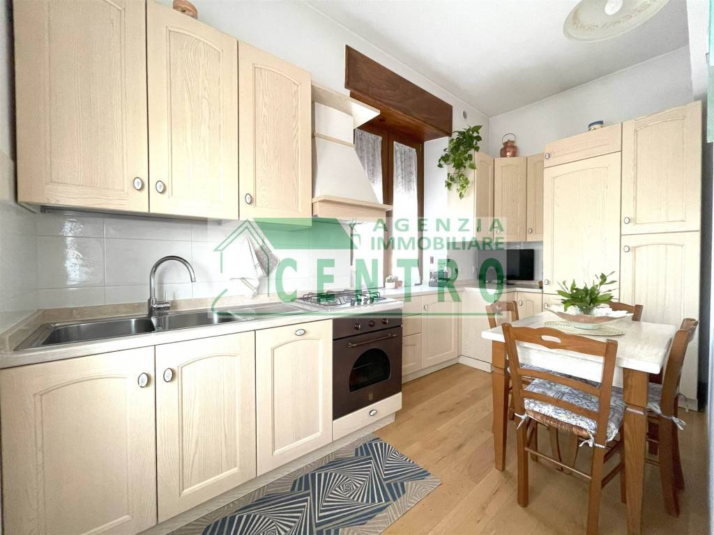 Appartamento a Poggibonsi in piazza Naghy, 58 - Foto 2