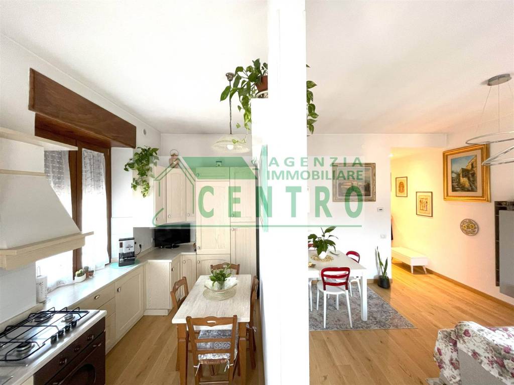 Appartamento a Poggibonsi in piazza Naghy, 58 - Foto 3