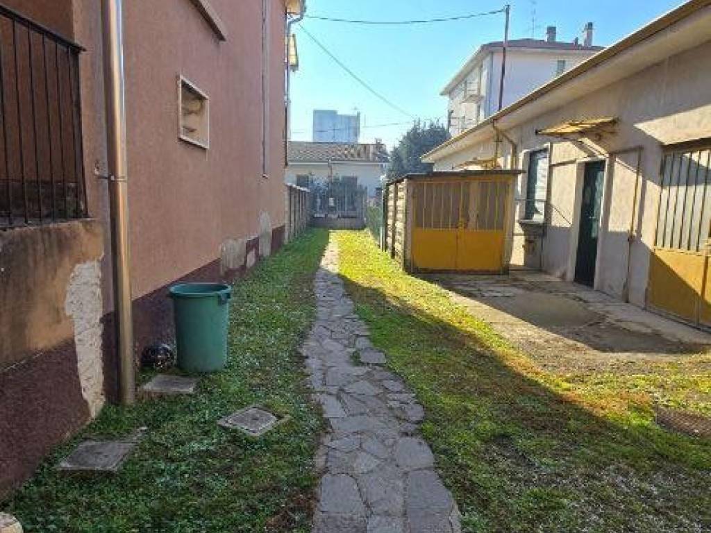 Appartamento a Caronno pertusella in Via Tagliamento - Foto 3