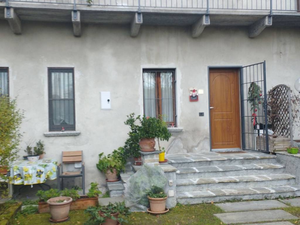 Appartamento a Buguggiate in Via Giuseppe Mazzini, 14 - Foto 4