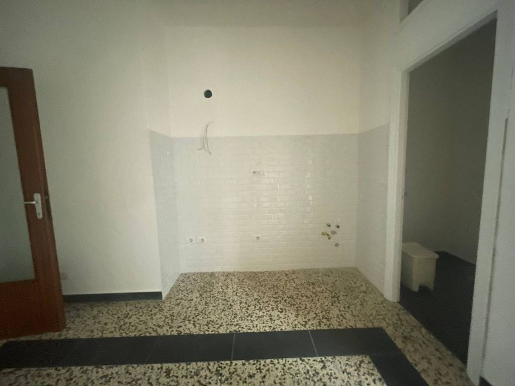 Appartamento a Sarzana in Via Agostino Paci, 1 - Foto 2