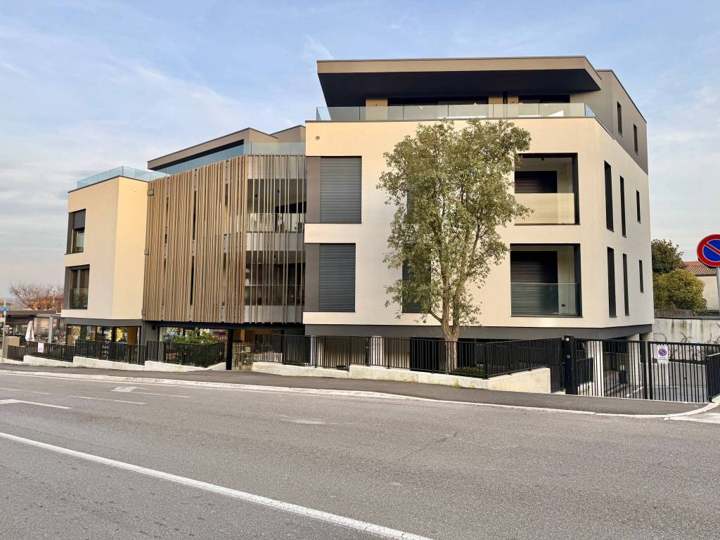 Appartamento a Peschiera del garda in Via Milano - Foto 2
