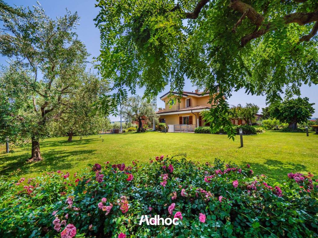 Villa a Cartoceto in Via Adige, 61 - Foto 2