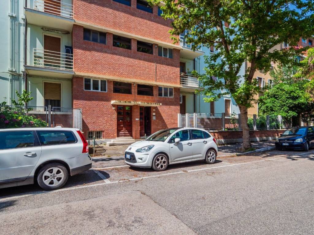 Appartamento a Pesaro in Viale Mario Pagano, 9 - Foto 4